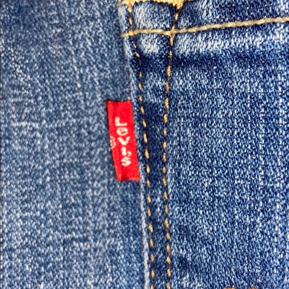 Women’s Vintage Levi Jeans - Picture 6 of 6